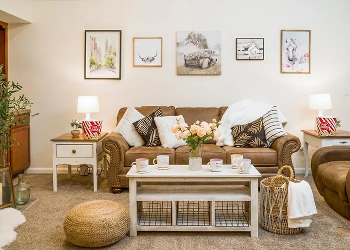 Luxe Quiet Townhouse W/Parking/Pool/By Dollywood