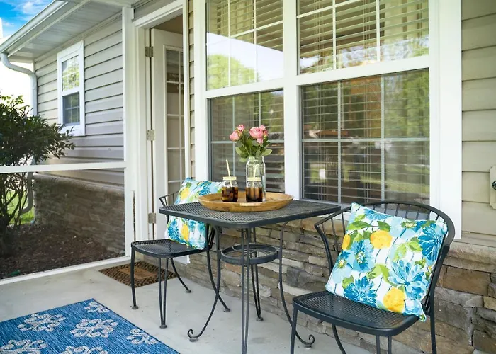 Luxe Quiet Townhouse W/Parking/Pool/By Dollywood