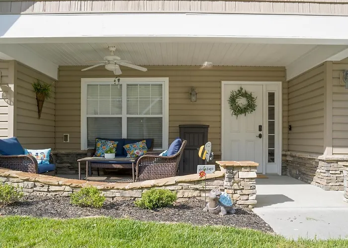 Luxe Quiet Townhouse W/Parking/Pool/By Dollywood