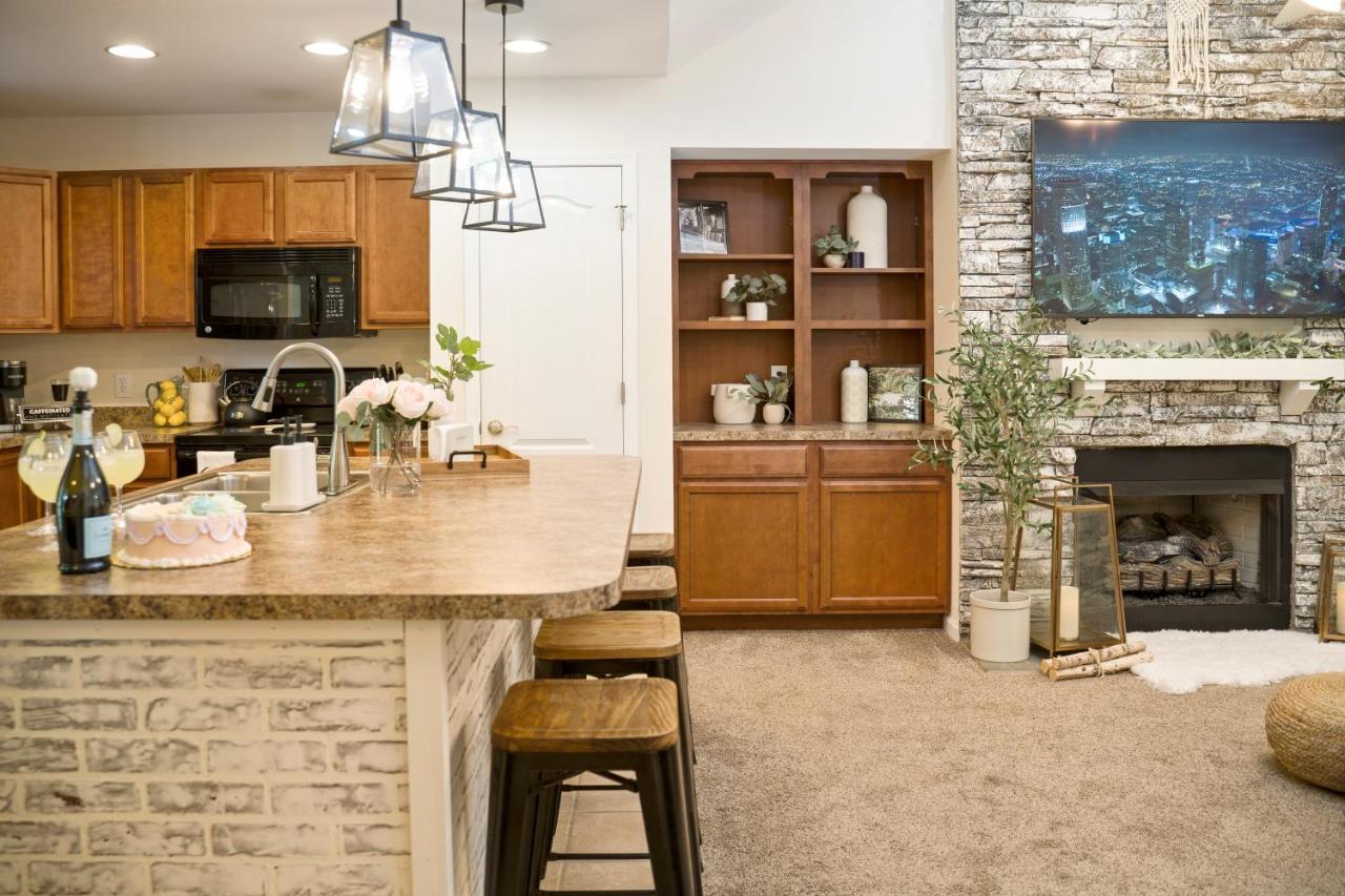 Luxe Quiet Townhouse W/parking/pool/by Dollywood Holiday home Pigeon Forge