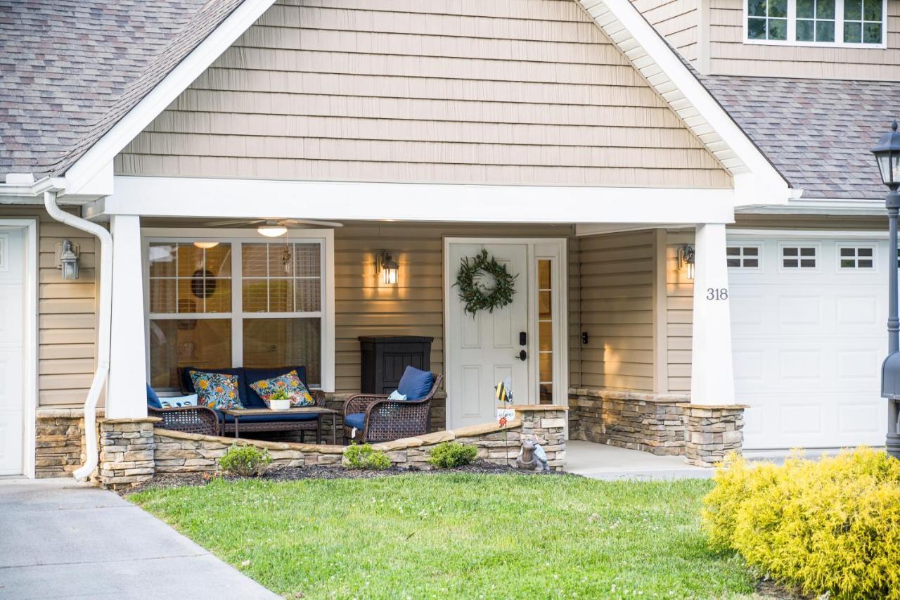Holiday home Luxe Quiet Townhouse W/parking/pool/by Dollywood *