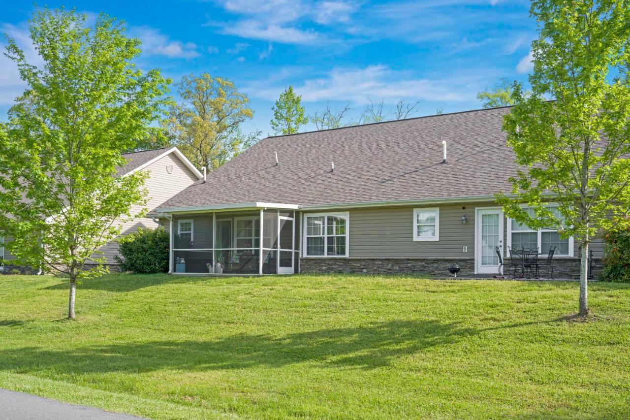 Holiday home Luxe Quiet Townhouse W/parking/pool/by Dollywood